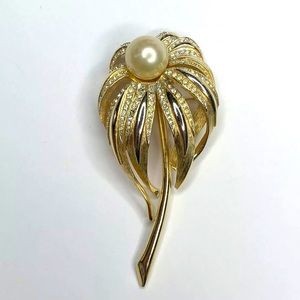 Marvella Signed Vintage Blooming Flower Brooch With Rhinestone Faux Pearl Accent